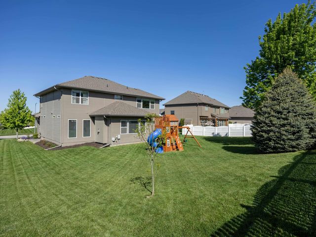 10215 S 124 Street, Papillion, NE 68046