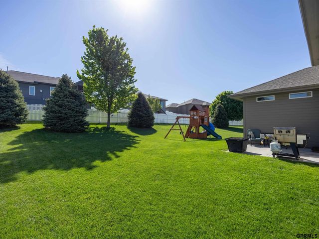 10215 S 124 Street, Papillion, NE 68046