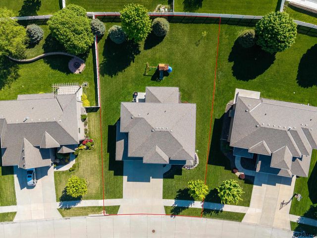 10215 S 124 Street, Papillion, NE 68046