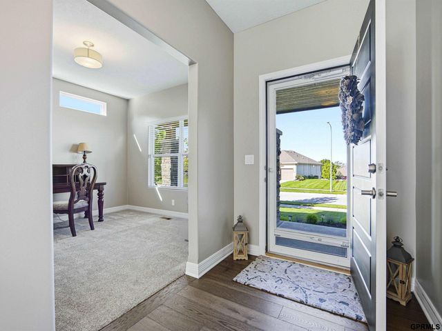 10215 S 124 Street, Papillion, NE 68046