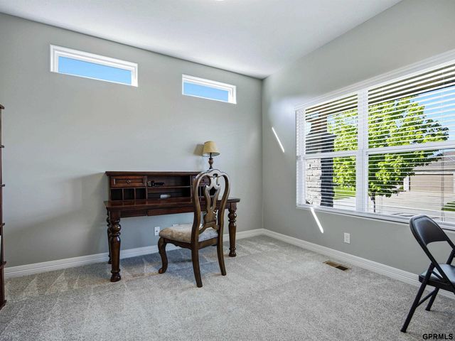 10215 S 124 Street, Papillion, NE 68046