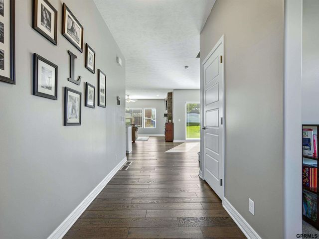 10215 S 124 Street, Papillion, NE 68046
