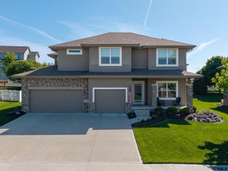 10215 S 124 Street, Papillion, NE 68046