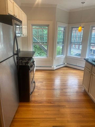 31 Prospect St 3, Marblehead, MA 01945