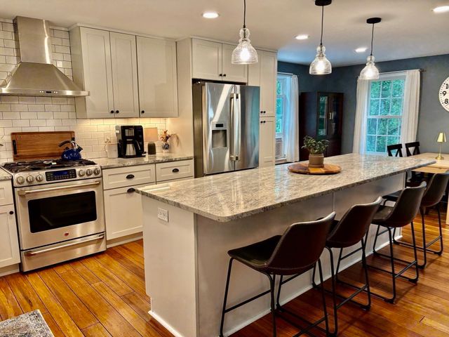 19 E Applewood, Charlton, MA 01507