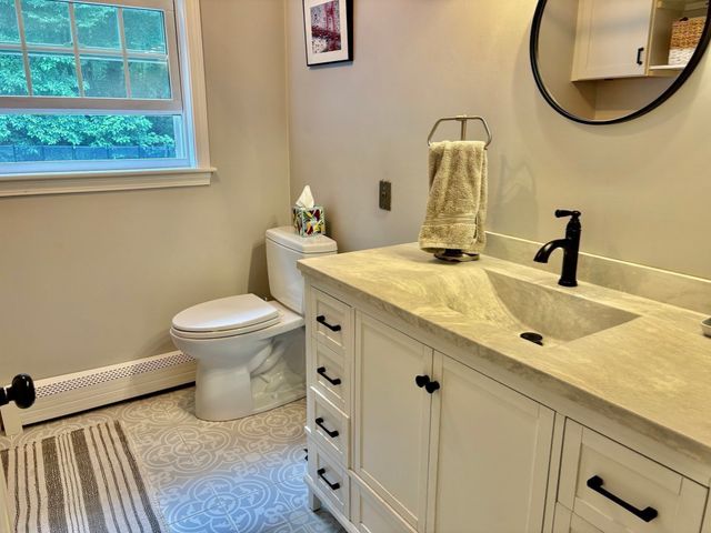 19 E Applewood, Charlton, MA 01507