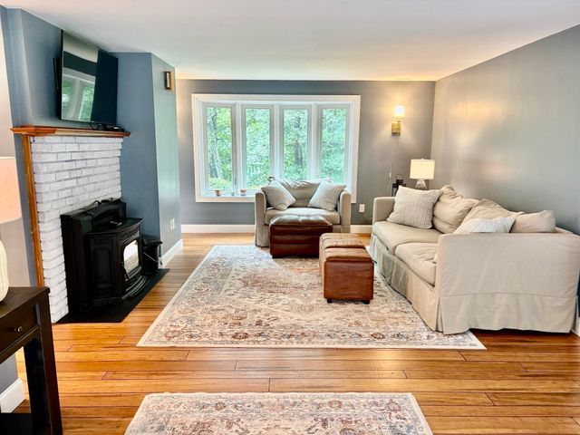 19 E Applewood, Charlton, MA 01507