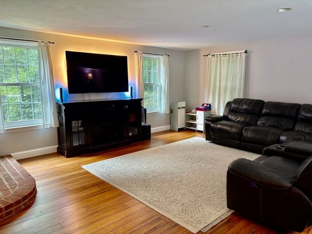 19 E Applewood, Charlton, MA 01507