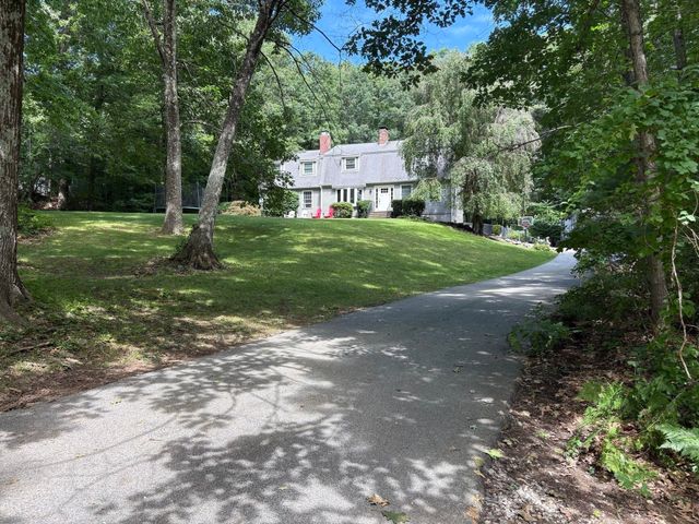19 E Applewood, Charlton, MA 01507