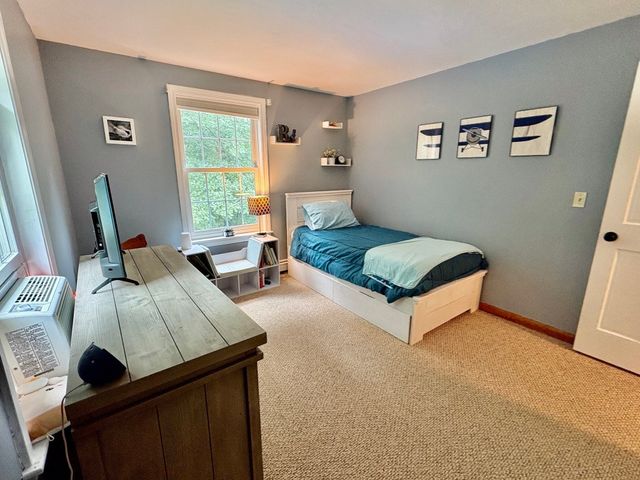 19 E Applewood, Charlton, MA 01507