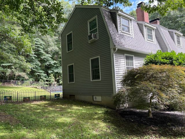 19 E Applewood, Charlton, MA 01507