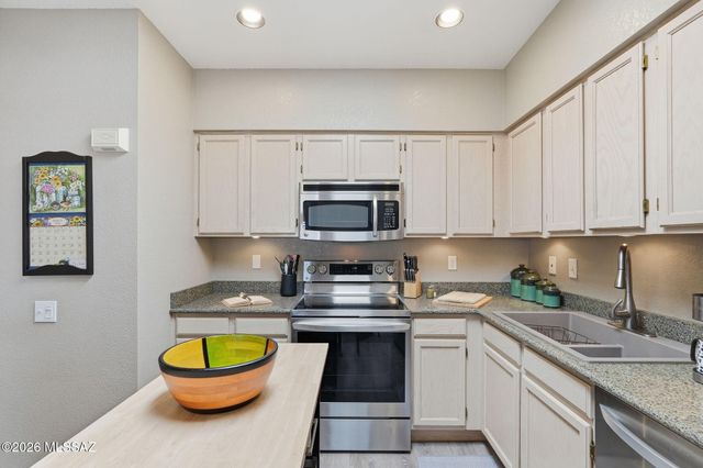 921 W Via Del Pardillo, Green Valley, AZ 85622