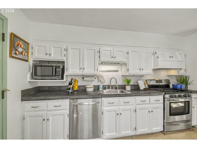 27 Se 85TH Ave, Portland, OR 97216