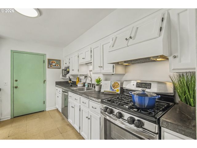 27 Se 85TH Ave, Portland, OR 97216