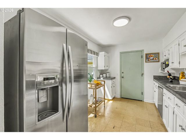27 Se 85TH Ave, Portland, OR 97216