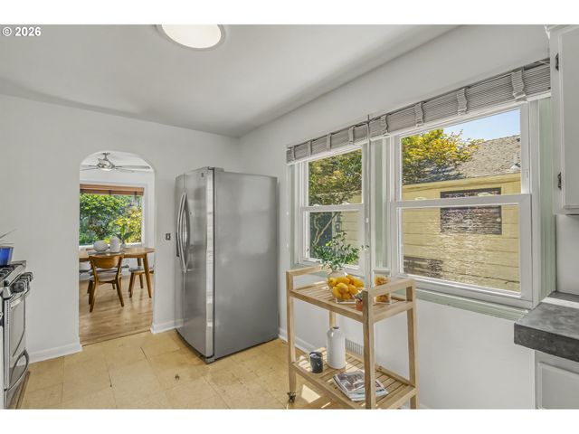 27 Se 85TH Ave, Portland, OR 97216