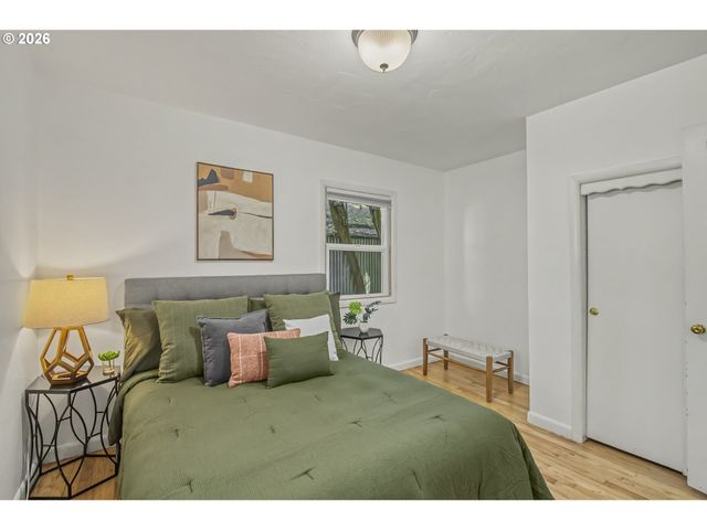 27 Se 85TH Ave, Portland, OR 97216