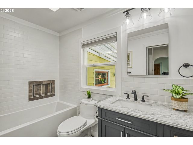 27 Se 85TH Ave, Portland, OR 97216