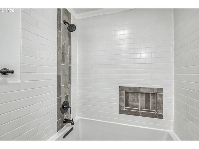 27 Se 85TH Ave, Portland, OR 97216