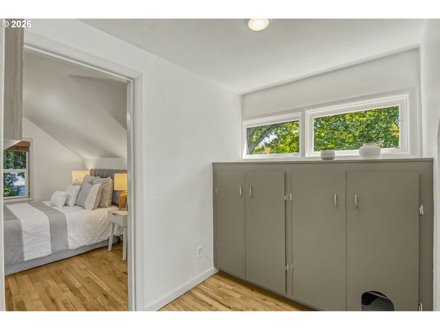 27 Se 85TH Ave, Portland, OR 97216