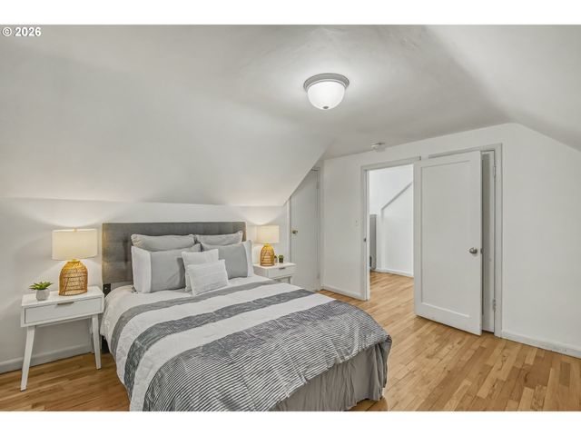 27 Se 85TH Ave, Portland, OR 97216