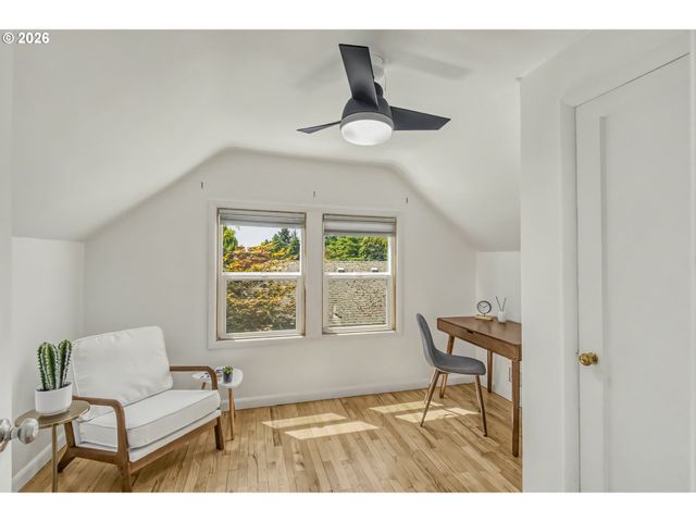 27 Se 85TH Ave, Portland, OR 97216