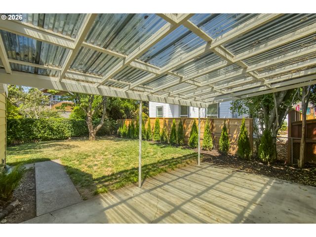 27 Se 85TH Ave, Portland, OR 97216