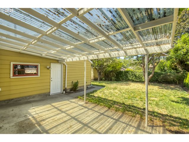 27 Se 85TH Ave, Portland, OR 97216