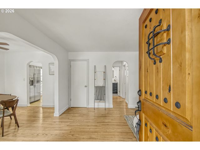 27 Se 85TH Ave, Portland, OR 97216