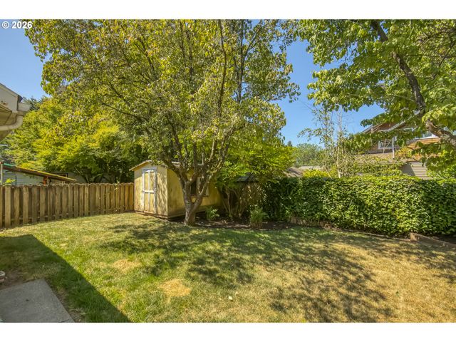 27 Se 85TH Ave, Portland, OR 97216
