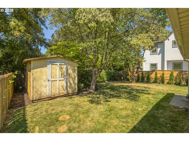 27 Se 85TH Ave, Portland, OR 97216