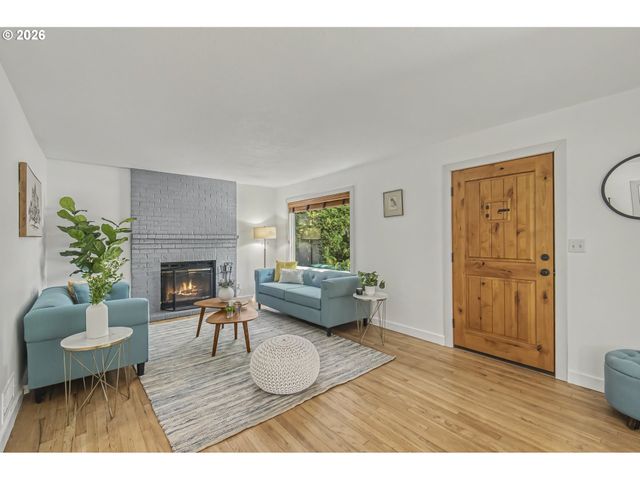 27 Se 85TH Ave, Portland, OR 97216