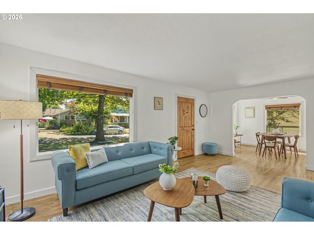 27 Se 85TH Ave, Portland, OR 97216