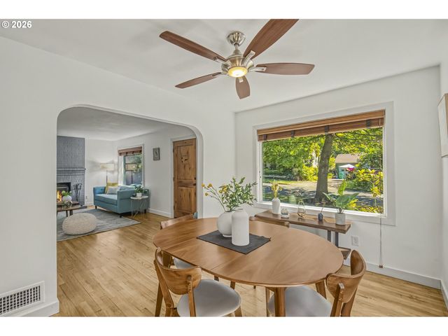 27 Se 85TH Ave, Portland, OR 97216