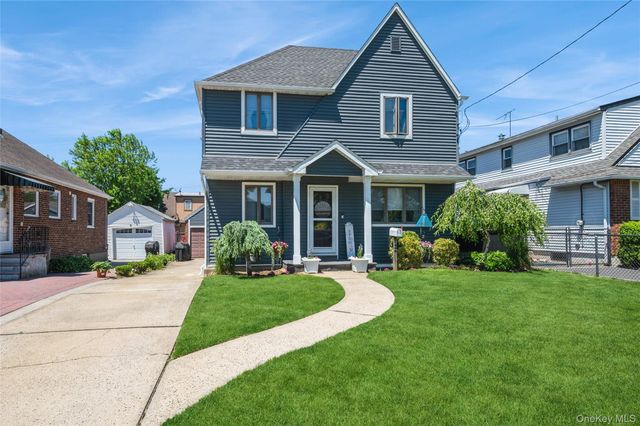 24 Commonwealth Street, Franklin Square, NY 11010