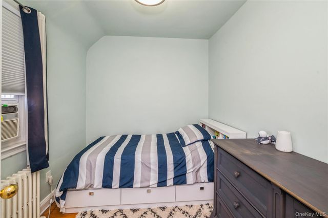 24 Commonwealth Street, Franklin Square, NY 11010