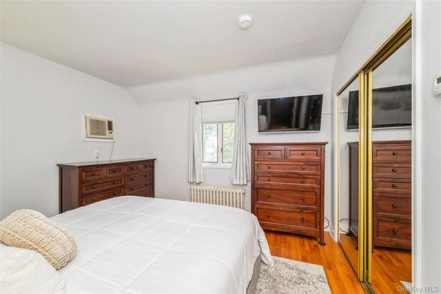 24 Commonwealth Street, Franklin Square, NY 11010