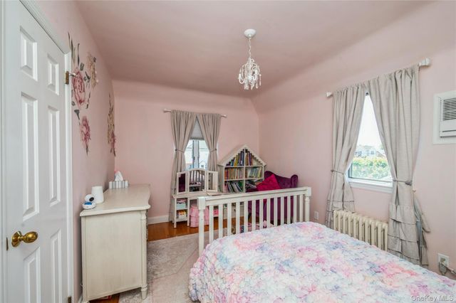 24 Commonwealth Street, Franklin Square, NY 11010