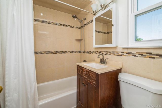 24 Commonwealth Street, Franklin Square, NY 11010