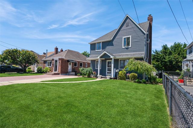 24 Commonwealth Street, Franklin Square, NY 11010