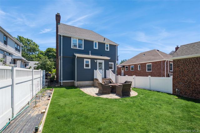 24 Commonwealth Street, Franklin Square, NY 11010