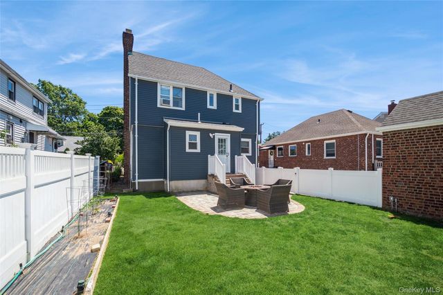 24 Commonwealth Street, Franklin Square, NY 11010