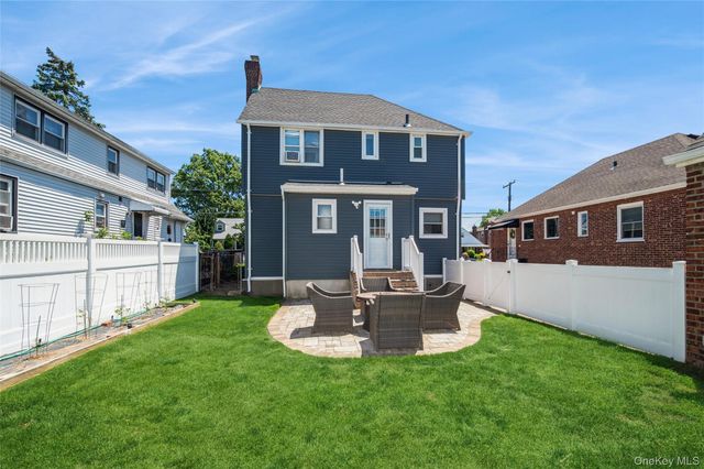 24 Commonwealth Street, Franklin Square, NY 11010