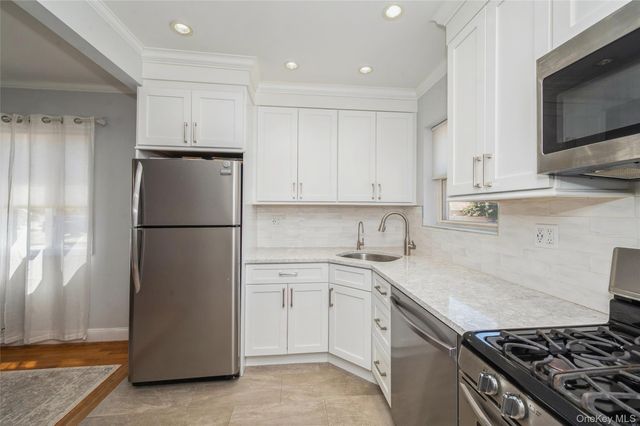 24 Commonwealth Street, Franklin Square, NY 11010