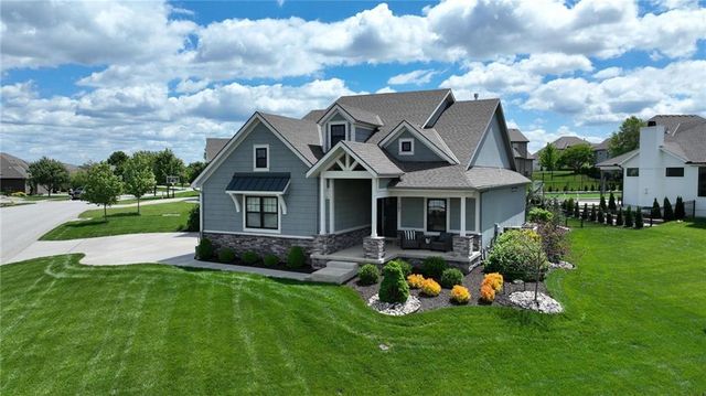 161 NW Carson Drive, Lee's Summit, MO 64081