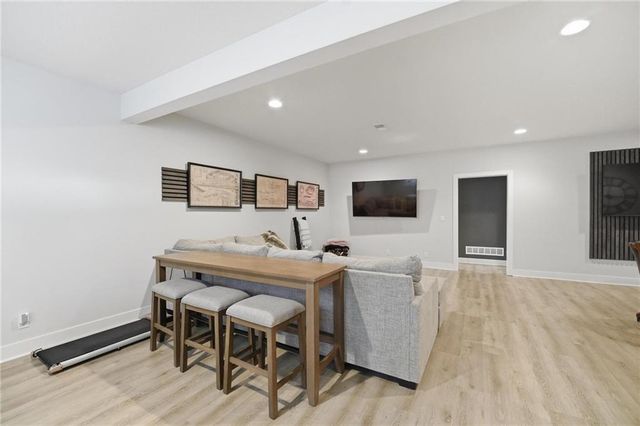 161 NW Carson Drive, Lee's Summit, MO 64081