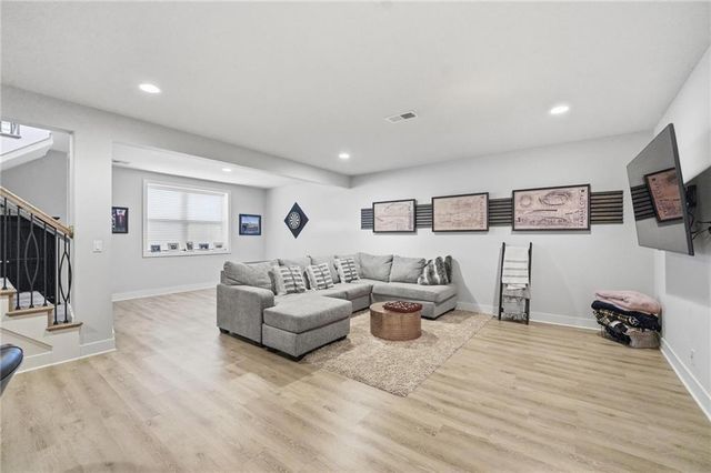 161 NW Carson Drive, Lee's Summit, MO 64081