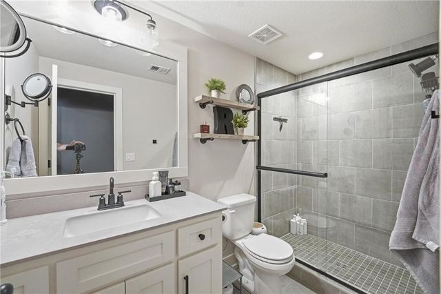 161 NW Carson Drive, Lee's Summit, MO 64081