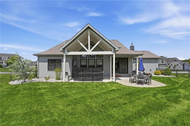 161 NW Carson Drive, Lee's Summit, MO 64081