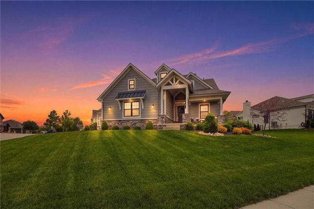 161 NW Carson Drive, Lee's Summit, MO 64081